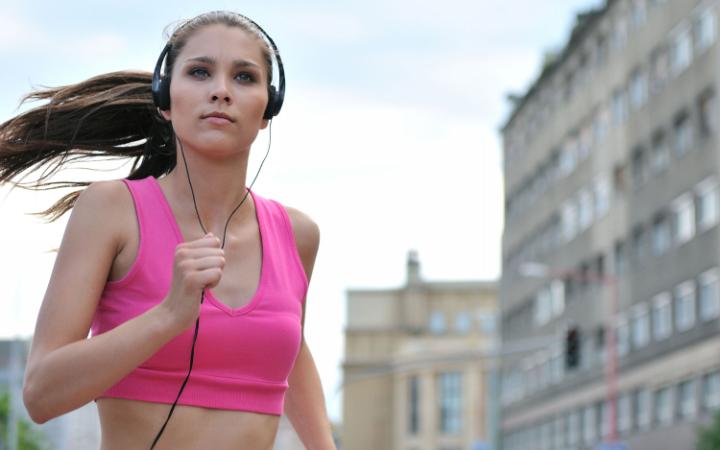Here’s How Music Enhances Your Workout